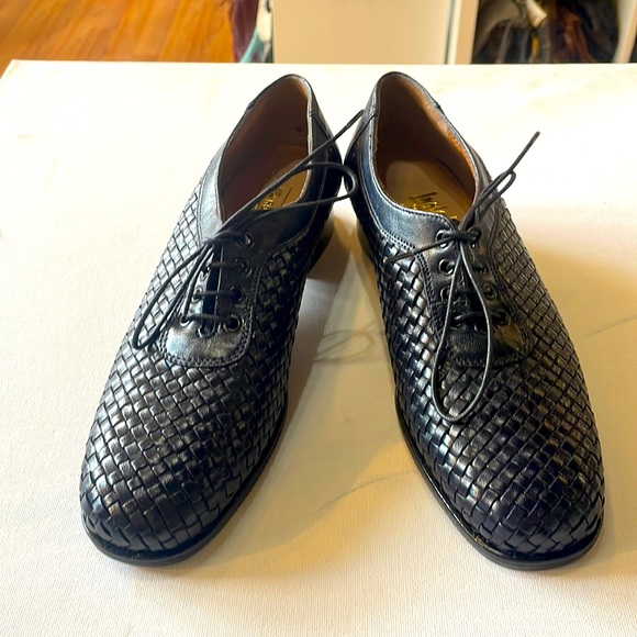 Beautiful weaved full leather lace up shoes - Picture 1 of 6